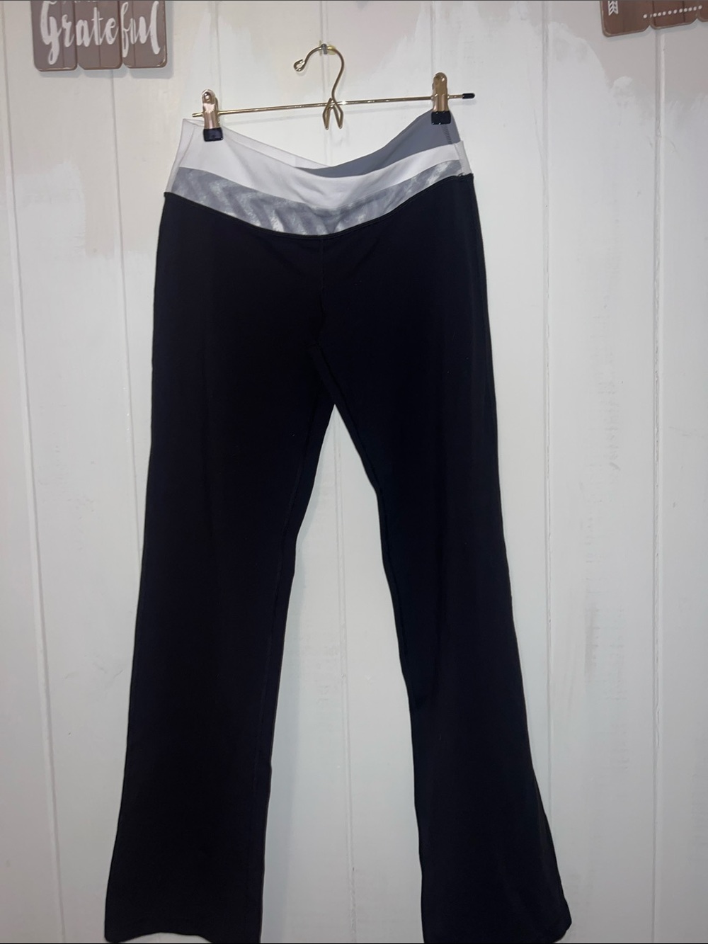 ❤️❤️🔥lululemon Black Yoga Pants with Silver-Trim Waistband